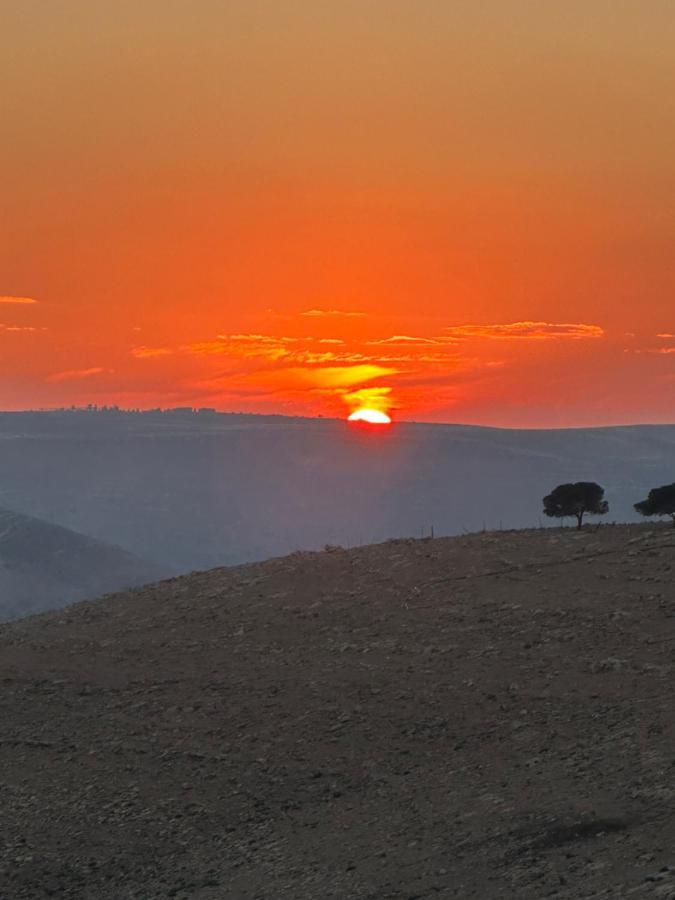 Wadi Al-Wala View Camp Hotel Madaba Exterior photo